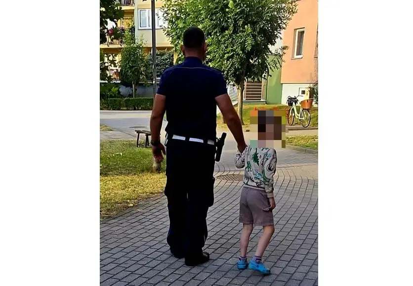 Czujność mieszkańców oraz szybka reakcja policji przyczyniły się do odnalezienia matki zaginionego 5-latka