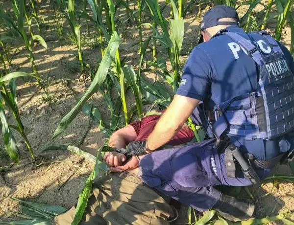 Zatrzymanie 48-latka z pięcioma zakazami sądowymi po pościgu
