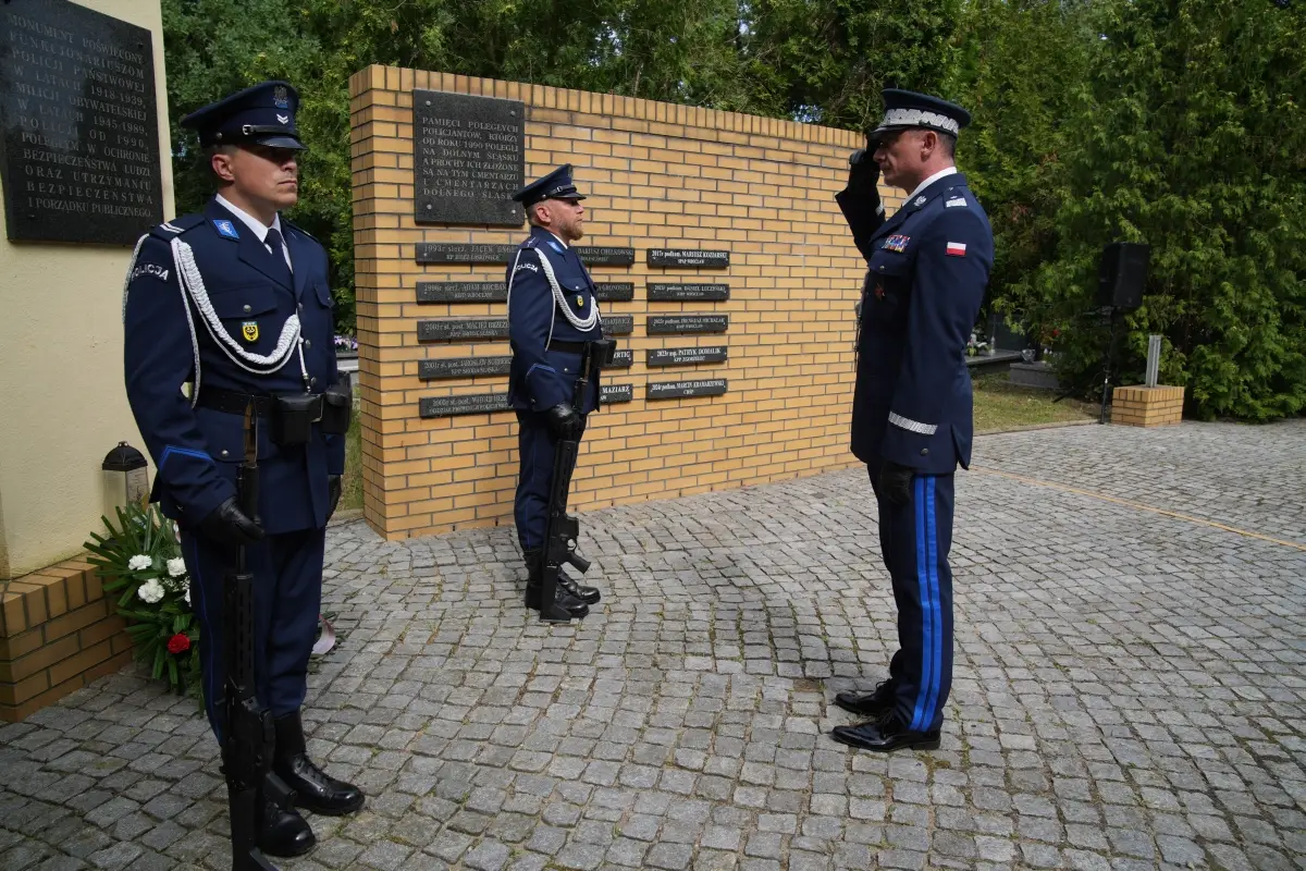 Hołd dla poległych funkcjonariuszy dolnośląskiej policji