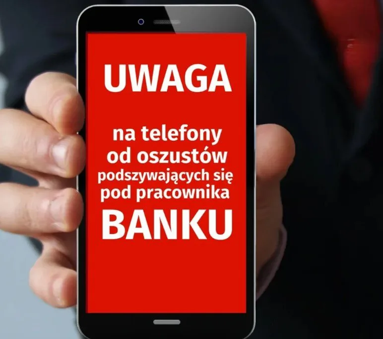 Seniorka i pracownicy banku zapobiegli oszustwu