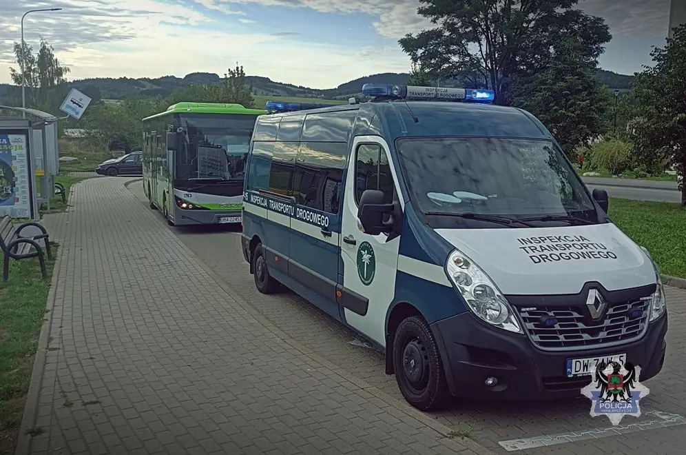 Działania „GIMBUS” – kontrole autobusów przewożących dzieci w Wałbrzychu