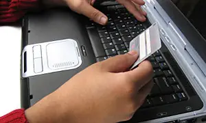 61-latek z zarzutami za przywłaszczenie karty bankomatowej