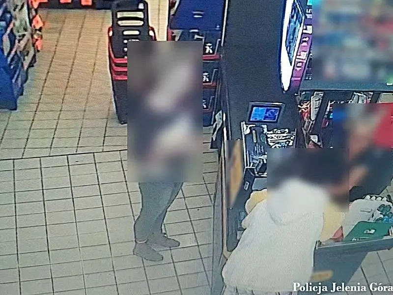 Zatrzymano kobietę za kradzież portfela pozostawionego przy kasie