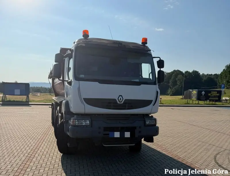 Policyjna kontrola ujawnia niesprawną ciężarówkę – zatrzymano dowód rejestracyjny