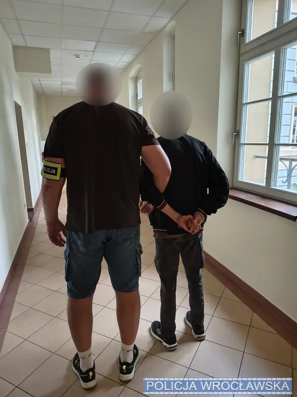 Policjant zatrzymał oszusta podczas dojazdu do służby