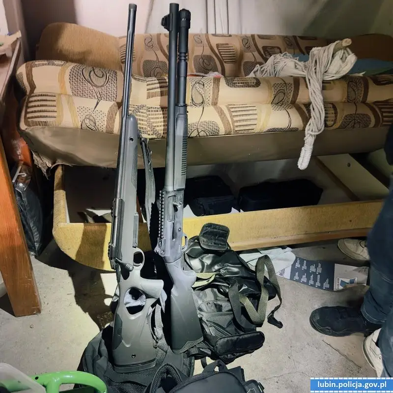 Odzyskana broń i amunicja, osiem osób zatrzymanych oraz trzy areszty - działania lubińskich policjantów