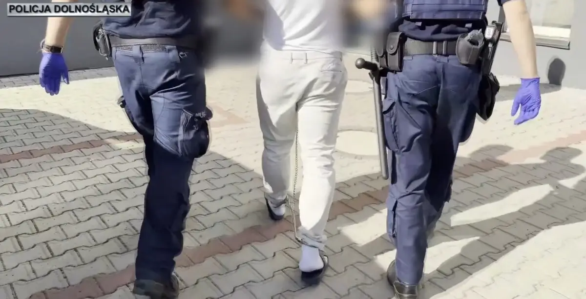 Zatrzymanie dwóch pseudokibiców podejrzanych o pobicie i pozbawienie wolności