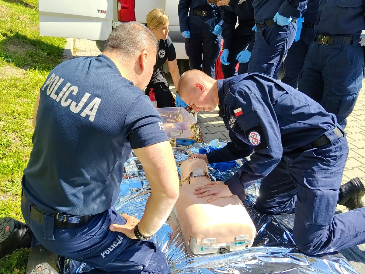Uczniowie klasy policyjnej w legnickim pododdziale prewencji
