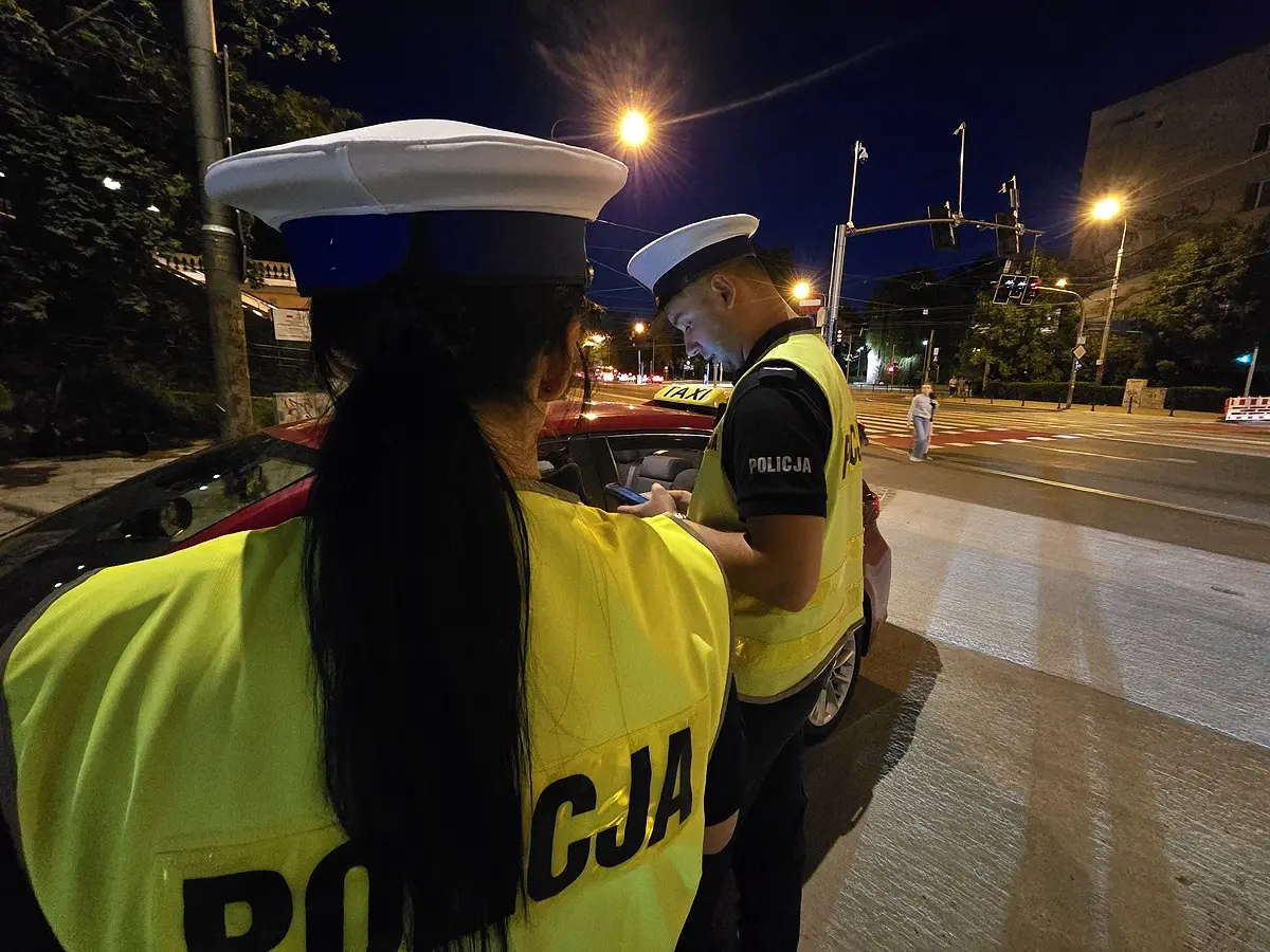 Akcja dolnośląskiej policji przeciwko kierowcom usług przewozowych