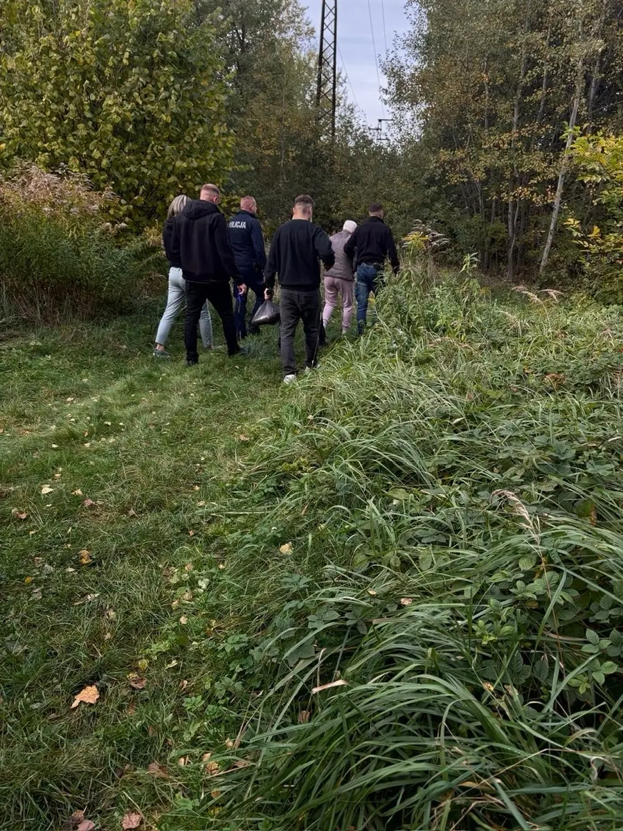 Zaginiona 77-latka odnaleziona dzięki policyjnemu psu w lesie