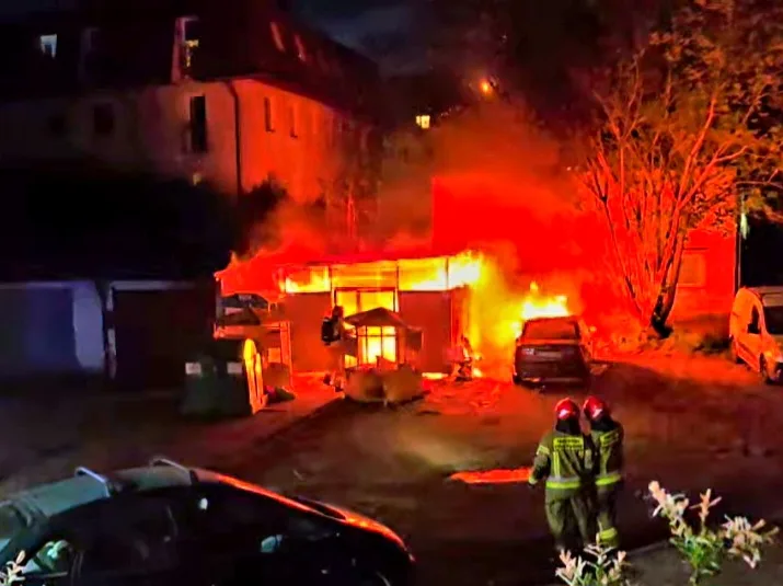 Mężczyzna zatrzymany po podpaleniu wiaty śmietnikowej w Oławie