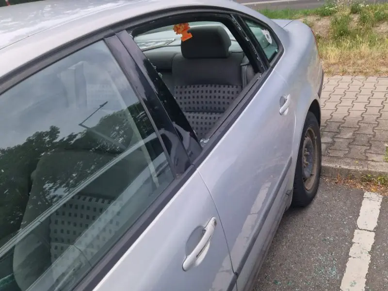 Dziecko zatrzaśnięte w samochodzie - pomoc policji była natychmiastowa