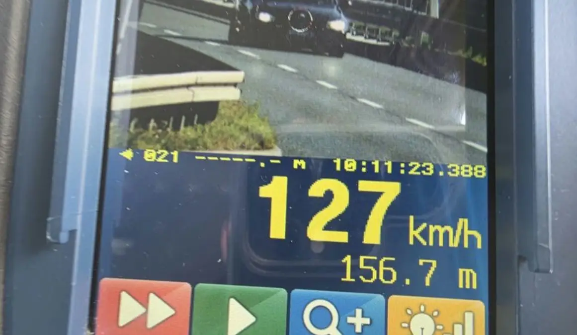 20-latek stracił prawo jazdy za jazdę 127 km/h w obszarze zabudowanym