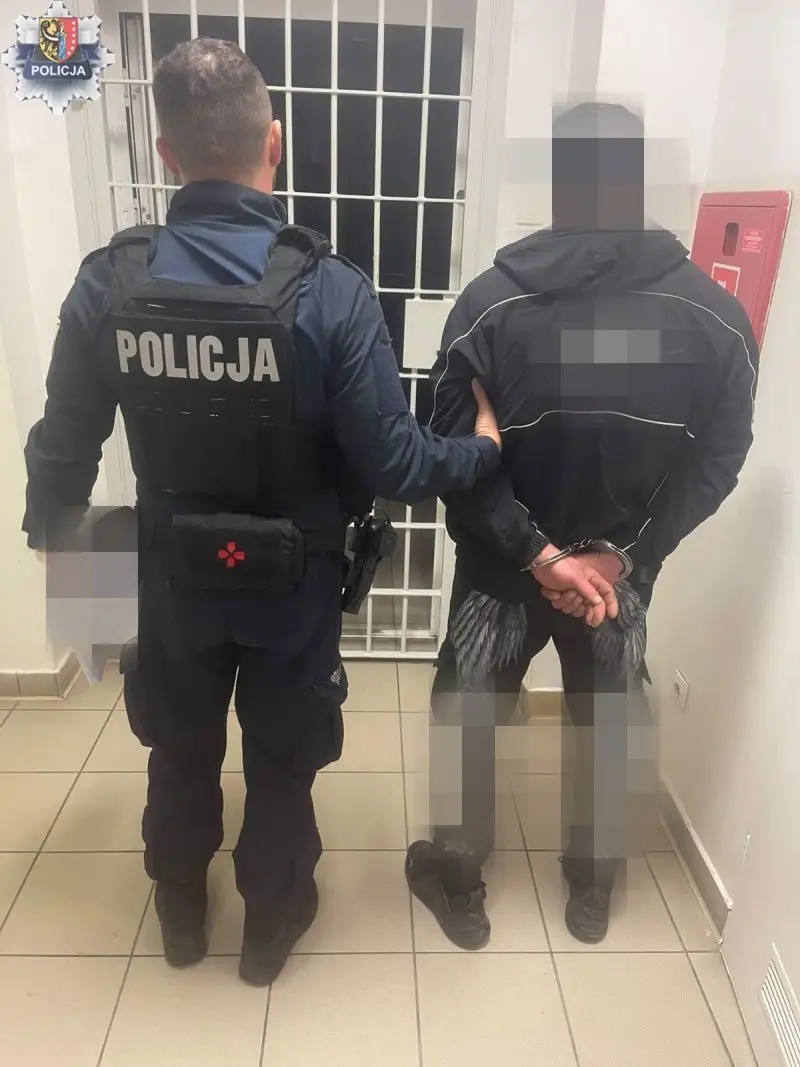 Nietypowe zachowanie pasażera Renault zakończyło się zatrzymaniem przez policję