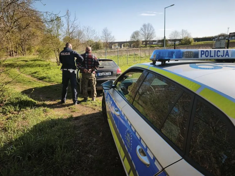 Pościg za kierowcą Audi – 52-latek z zakazami, pod wpływem narkotyków i poszukiwany Europejskim Nakazem Aresztowania