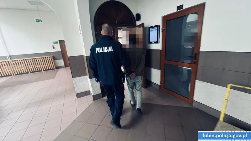 Zatrzymano 59-latka za atak nożem na mężczyznę śpiącego na materacu