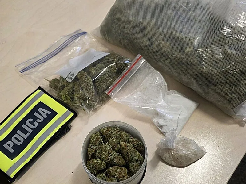 Kłodzcy policjanci przeprowadzili udaną akcję - z rynku usunięto ponad pół kilograma narkotyków