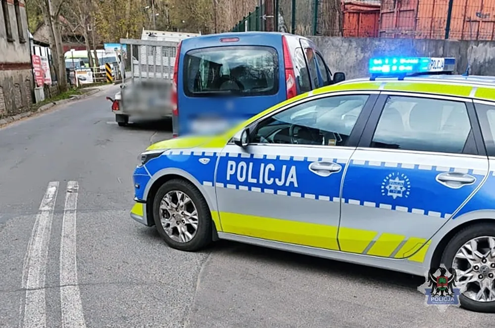 Kradzież samochodu w Jedlinie-Zdroju zakończona wypadkiem. Mężczyzna był nietrzeźwy i bez prawa jazdy