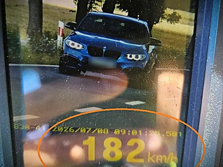 Rekordowe prędkości: Dwaj kierowcy stracili prawa jazdy