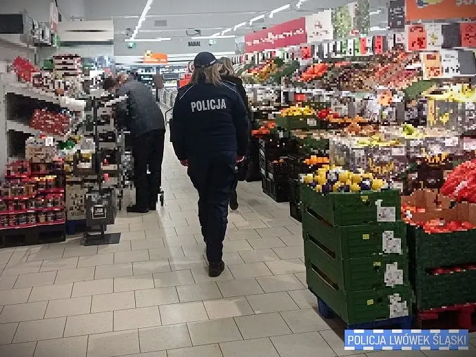 Funkcjonariusz zatrzymał sprawcę kradzieży podczas zakupów