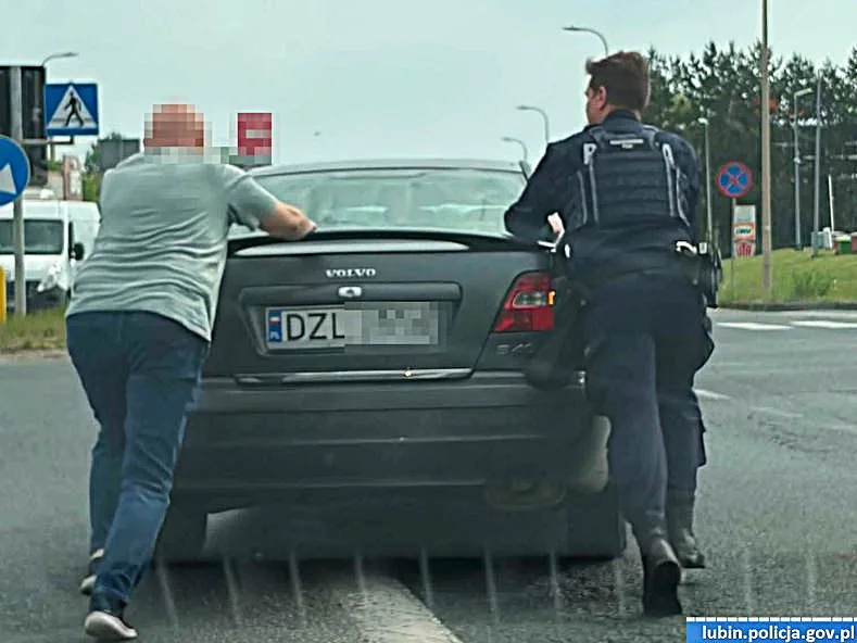 Policjanci z Lubina w akcji - pomoc w nietypowej sytuacji