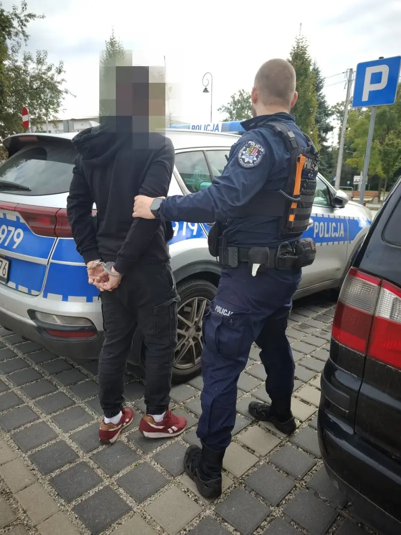 Kierujący motorowerem z zakazem prowadzenia pojazdów ucieka przed policją