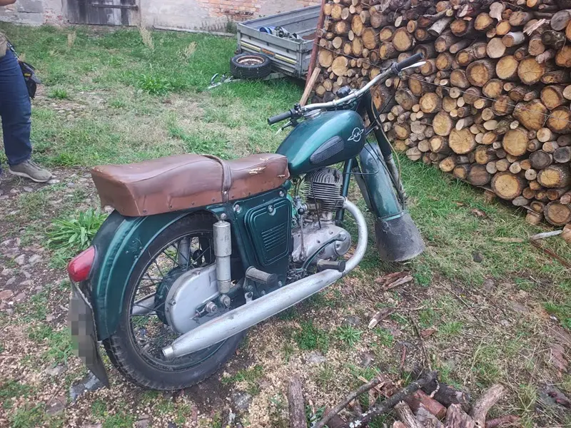 Złotoryjska policja odzyskała skradziony zabytkowy motocykl