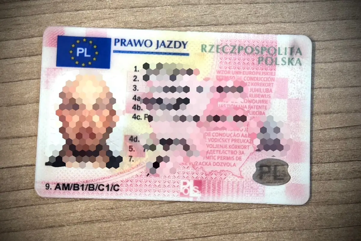 Mężczyzna z podrobionym prawem jazdy zatrzymany przez policję w Strzelinie