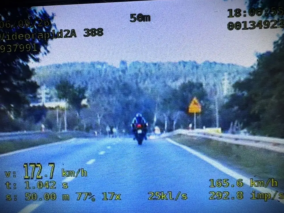 Kłodzcy policjanci ukarali kierowcę za przekroczenie prędkości o 82 km/h