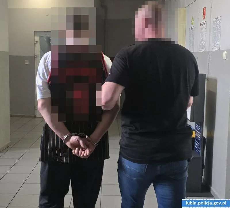 Mężczyzna z siekierą w pracy, groził szefowi pozbawieniem życia