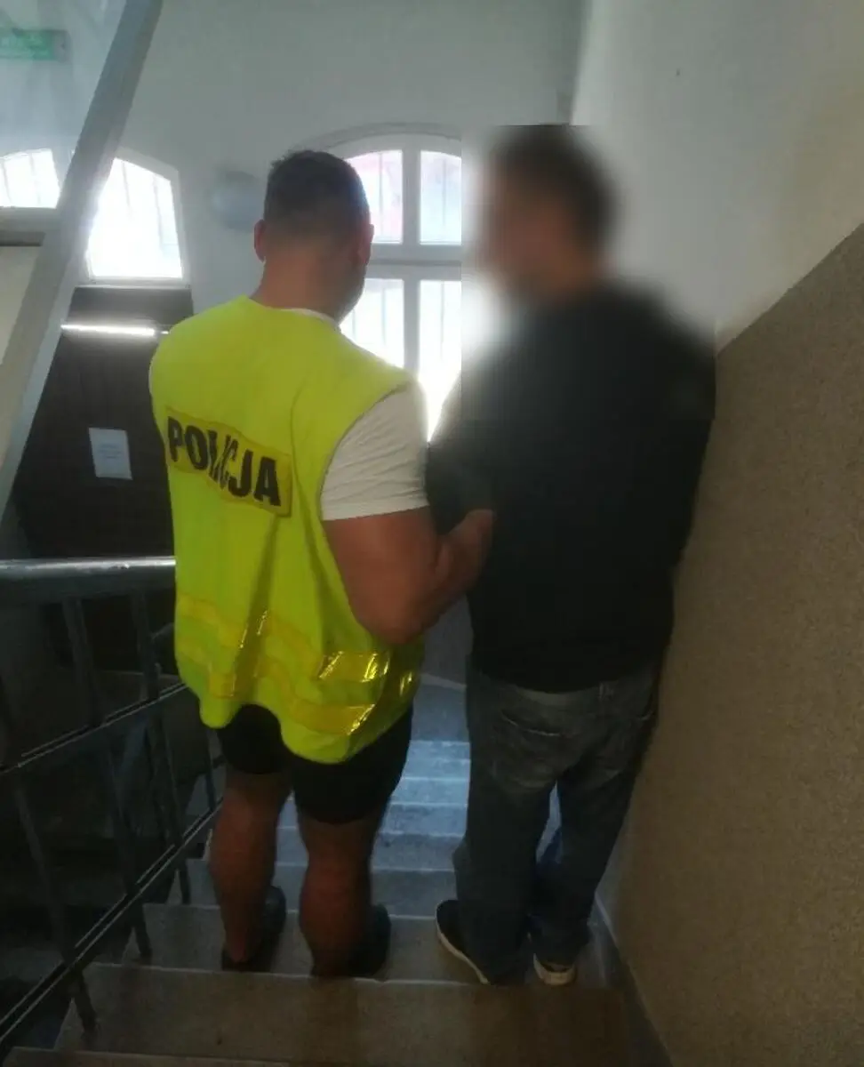 Interwencja policji w przypadku nietrzeźwego ojca z dzieckiem