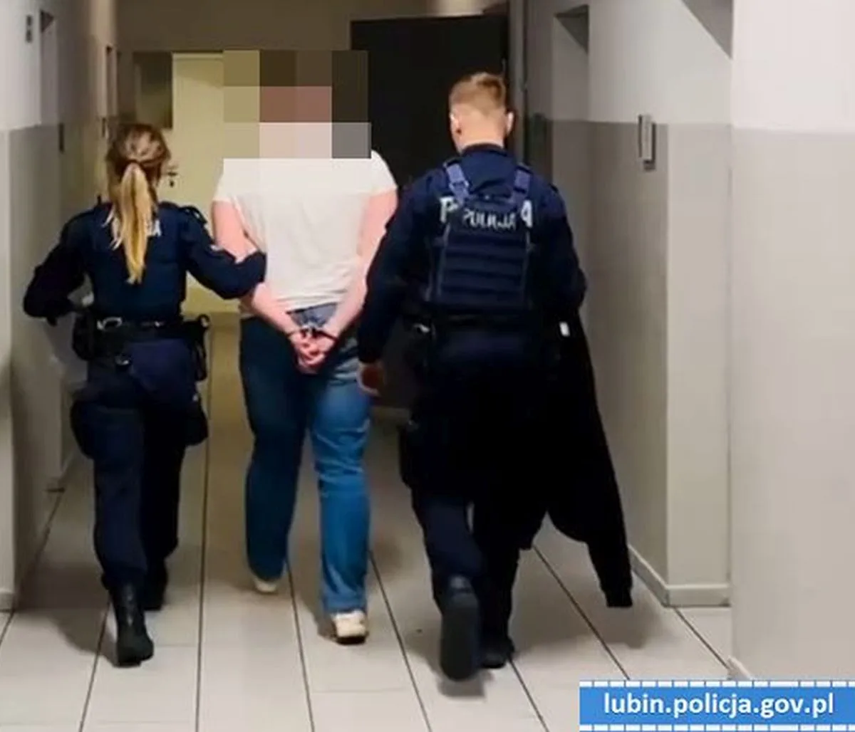 Kierowca potrącił dwie kobiety i uciekł. Policja zatrzymała 21-latka