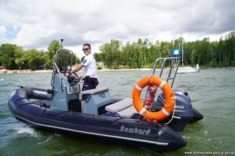 Bezpieczeństwo podczas upalnego weekendu – zasady nad wodą
