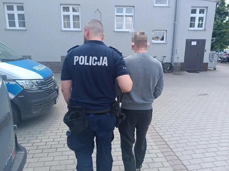 Zatrzymanie mężczyzny za kradzież gotówki ze sklepu