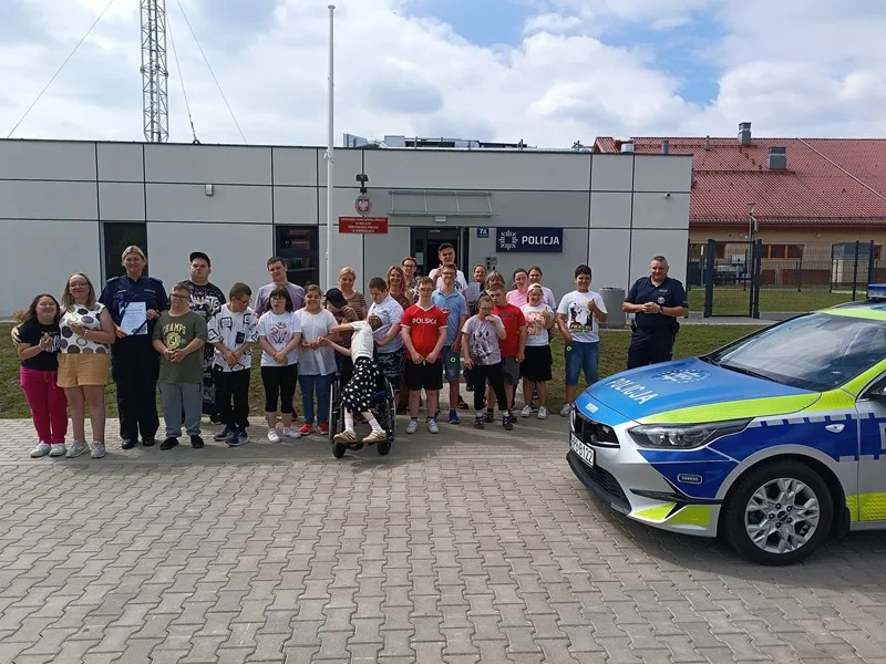 Wizyta dzieci w Posterunku Policji w Krośnicach