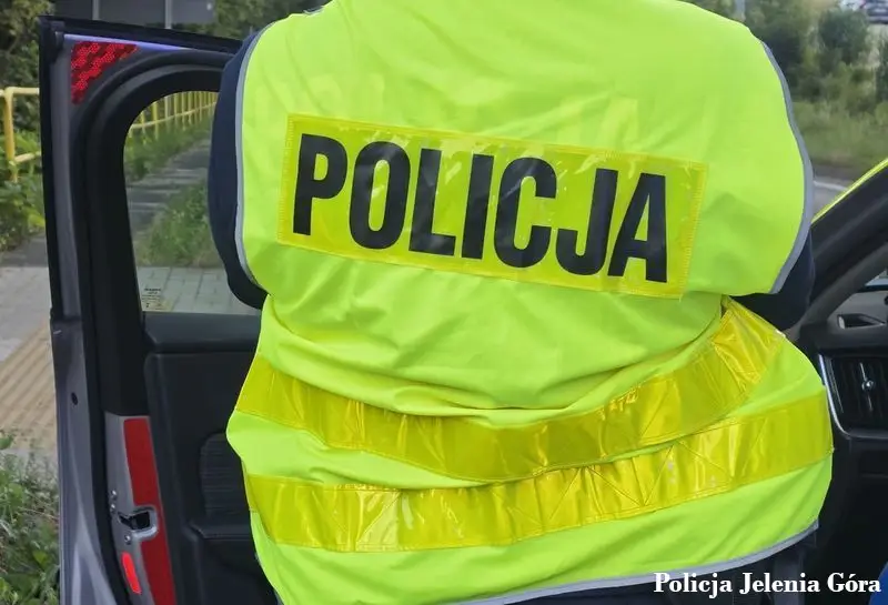 Trzy osoby oskarżone o oszustwo na szkodę seniorek w Jeleniej Górze