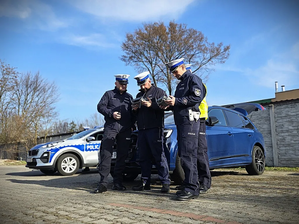 Działania policji z dronem i wideorejestratorem w powiecie górowskim