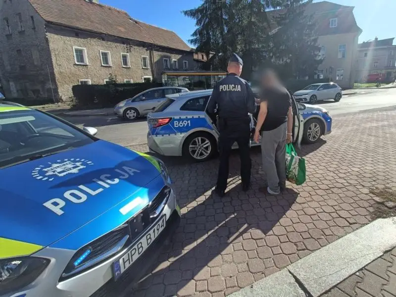 Kamiennogórscy dzielnicowi reagują na zagubionego seniora