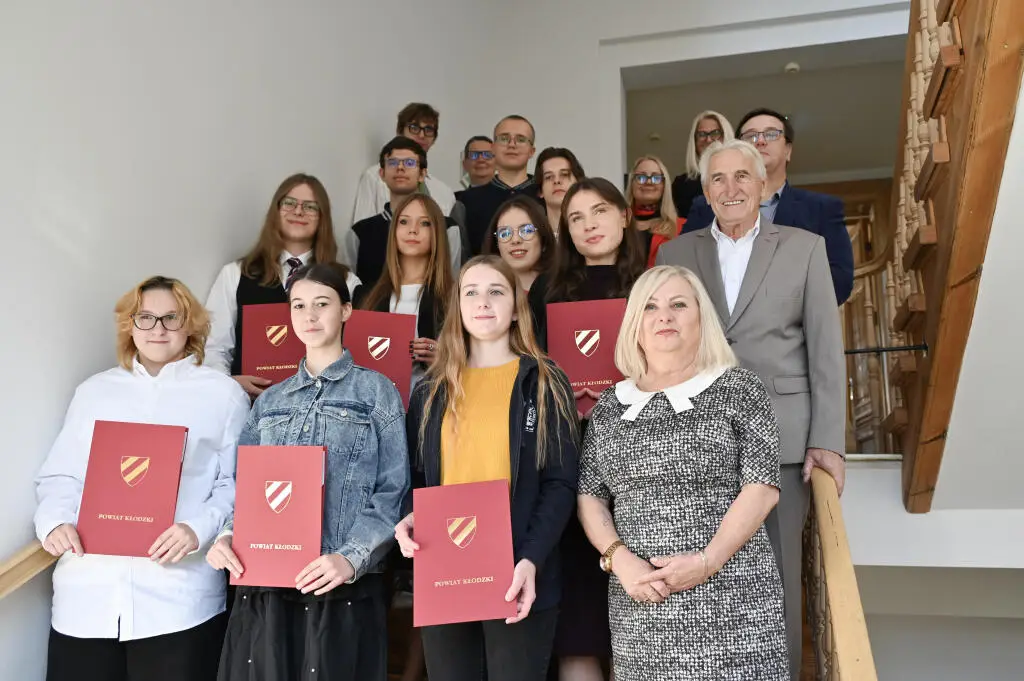 Wyróżnienia dla najlepszych uczniów i absolwentów powiatu kłodzkiego